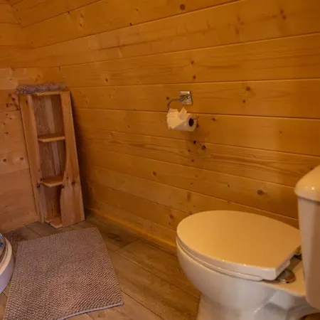 Woodland Lakes Riv Pod Camping Thirsk