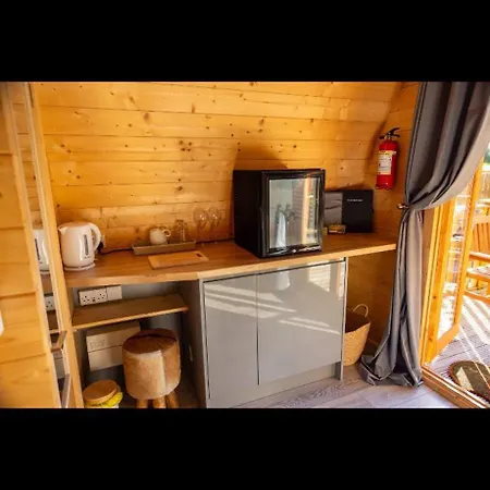 אתר קמפינג Woodland Lakes Riv Pod *